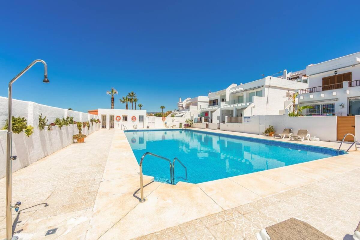 Tarifa Beach Apartment With Ocean Views And Pool Екстер'єр фото